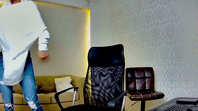 MaxKaiden online show from March 3, 5:35 am