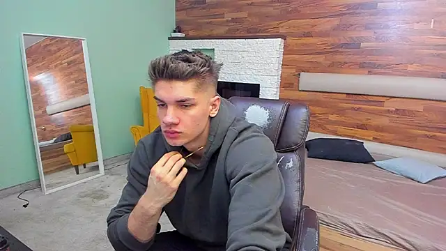 MaxKaiden online show from March 9, 5:22 am