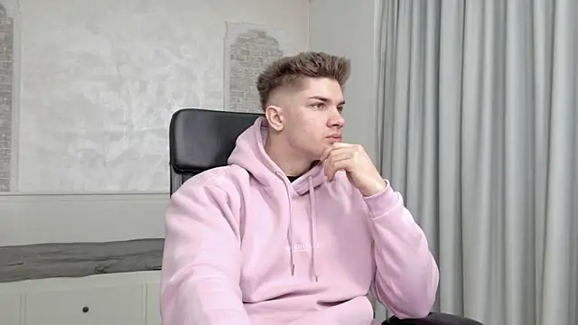 MaxKaiden online show from April 3, 4:21 am