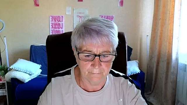 Sandra Snowflake online show from June 22, 3:58 am
