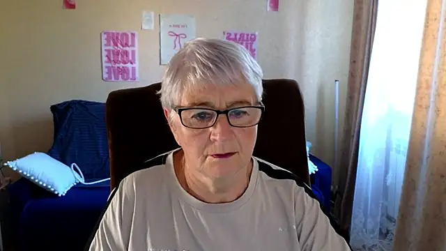 Sandra Snowflake online show from June 24, 3:49 am