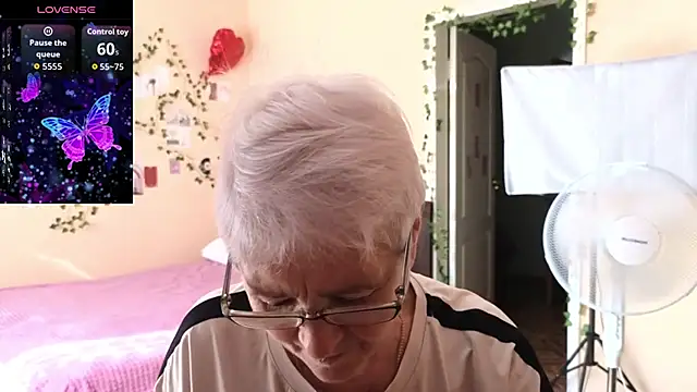 Sandra Snowflake online show from July 6, 5:04 am