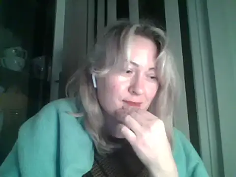 Snapshot of Mary888x chatting on February 18, 9:53 pm Mary888x online show from February 18, 9:53 pm