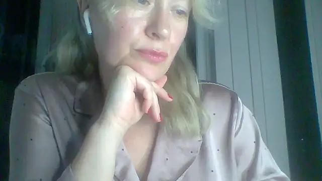 Snapshot of Mary888x chatting on March 10, 5:50 pm Mary888x online show from March 10, 5:50 pm
