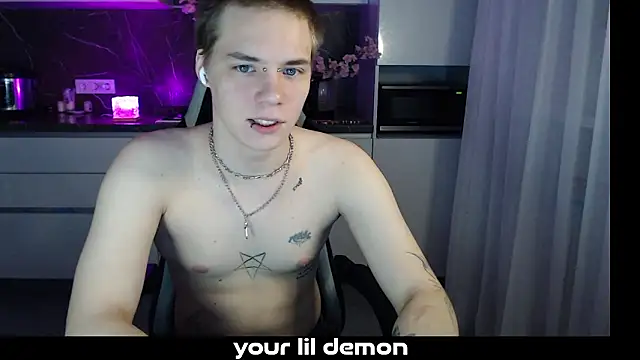 Snapshot of yourlildemon chatting on March 6, 4:36 pm yourlildemon online show from March 6, 4:36 pm