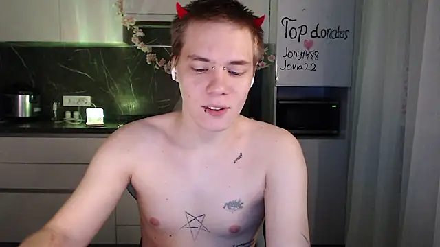 Snapshot of yourlildemon chatting on March 14, 6:24 pm yourlildemon online show from March 14, 6:24 pm
