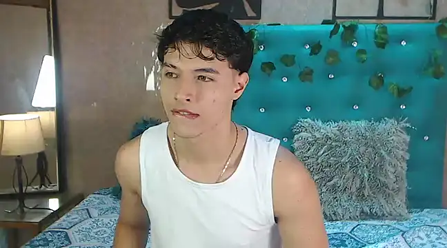 LiamAndrewzz online show from March 6, 5:22 pm