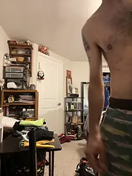 Snapshot of QueenM3 chatting on November 17, 3:23 am QueenM3 online show from November 17, 3:23 am