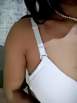 Snapshot of ElaRuil69 chatting on February 7, 2:26 am ElaRuil69 online show from February 7, 2:26 am