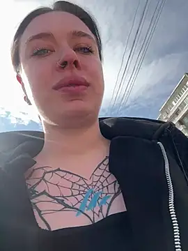 AlishaPrettyBlade online show from April 8, 6:35 am