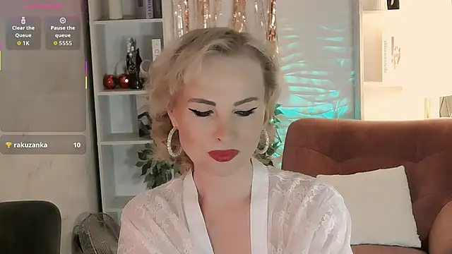 Snapshot of Sandra_Kind chatting on January 19, 5:33 am Sandra Kind online show from January 19, 5:33 am