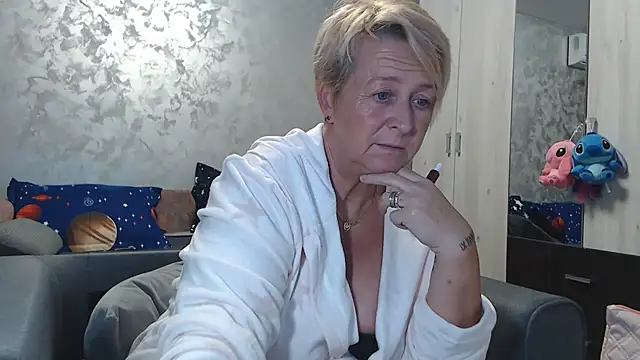 RosesandLillies online show from October 9, 3:54 pm