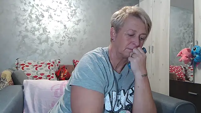 RosesandLillies online show from November 9, 4:49 pm