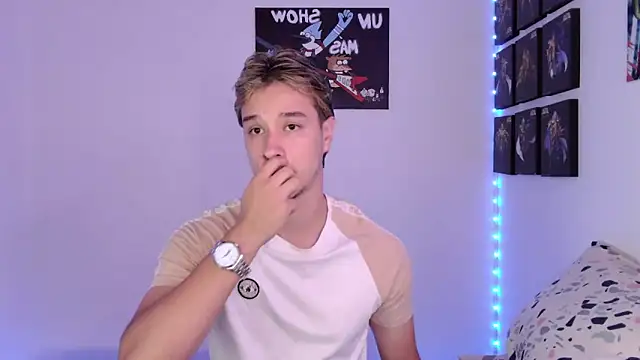 Snapshot of jack_walker190 chatting on September 25, 1:15 pm jack walker190 online show from September 25, 1:15 pm