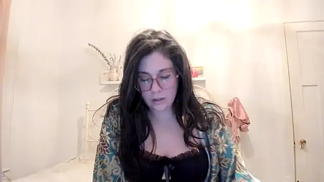 Snapshot of Rosiee69_ chatting on February 22, 10:20 pm Rosiee69  online show from February 22, 10:20 pm