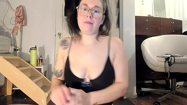 Snapshot of Rosiee69_ chatting on February 24, 3:42 pm Rosiee69  online show from February 24, 3:42 pm