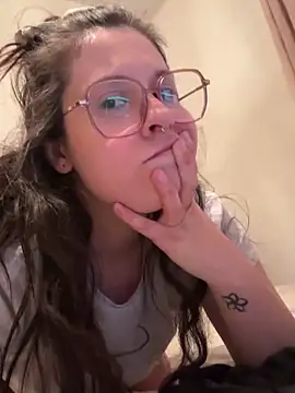 Snapshot of Rosiee69_ chatting on March 2, 6:37 am Rosiee69  online show from March 2, 6:37 am