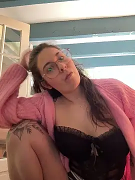 Snapshot of Rosiee69_ chatting on March 2, 7:12 pm Rosiee69  online show from March 2, 7:12 pm