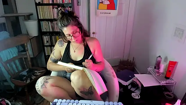 Snapshot of Rosiee69_ chatting on September 17, 7:15 pm Rosiee69  online show from September 17, 7:15 pm