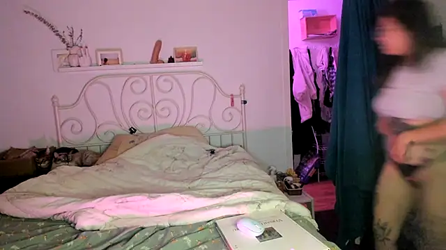 Snapshot of Rosiee69_ chatting on September 27, 11:10 pm Rosiee69  online show from September 27, 11:10 pm