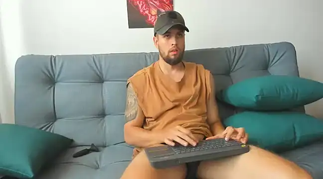 Snapshot of bastianwatson10 chatting on February 28, 5:15 pm bastianwatson10 online show from February 28, 5:15 pm