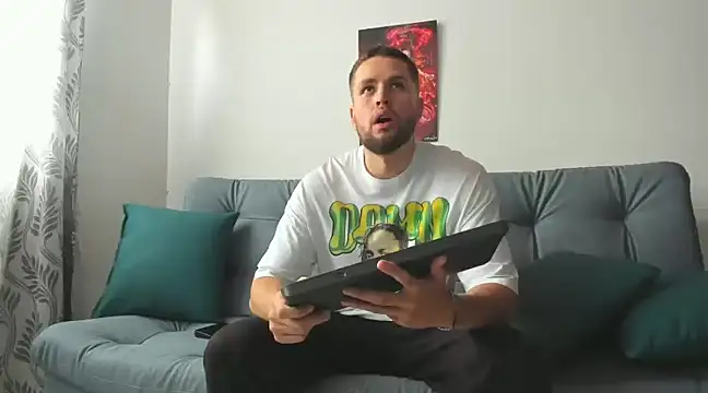 Snapshot of bastianwatson10 chatting on March 7, 6:00 pm bastianwatson10 online show from March 7, 6:00 pm