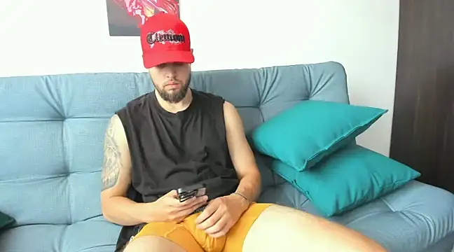 Snapshot of bastianwatson10 chatting on March 13, 5:07 pm bastianwatson10 online show from March 13, 5:07 pm