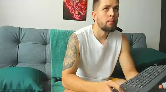 Snapshot of bastianwatson10 chatting on March 19, 4:02 pm bastianwatson10 online show from March 19, 4:02 pm