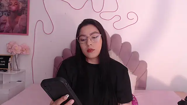 Snapshot of emily-777 chatting on September 8, 7:57 pm emily-777 online show from September 8, 7:57 pm