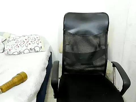 Snapshot of seigfried0 chatting on March 2, 10:38 pm seigfried0 online show from March 2, 10:38 pm