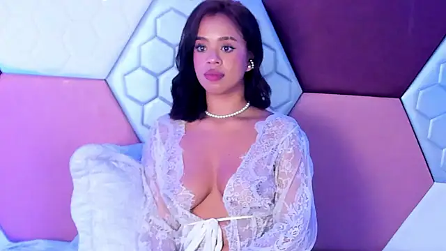 Snapshot of LiaHilton2 chatting on February 23, 10:42 pm LiaHilton2 online show from February 23, 10:42 pm