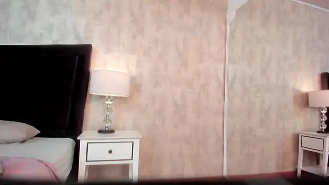 NahomyCarther online show from November 15, 4:43 am