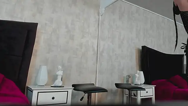 NahomyCarther online show from April 8, 11:05 pm