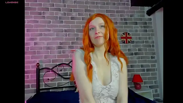 Snapshot of KristinMoore chatting on March 9, 9:24 am KristinMoore online show from March 9, 9:24 am