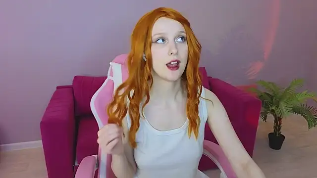 Snapshot of KristinMoore chatting on March 10, 1:10 pm KristinMoore online show from March 10, 1:10 pm