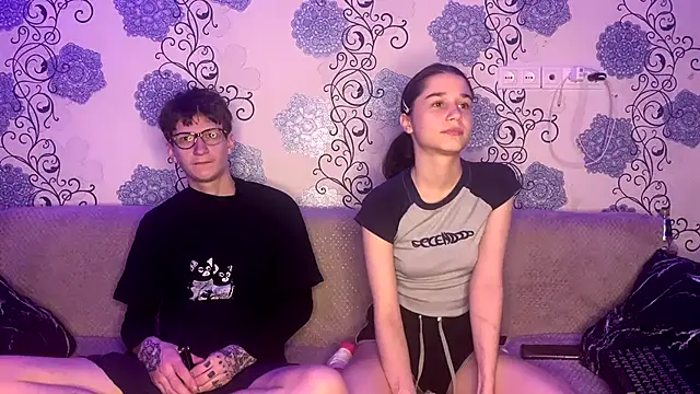 baby lesi online show from December 3, 7:45 pm