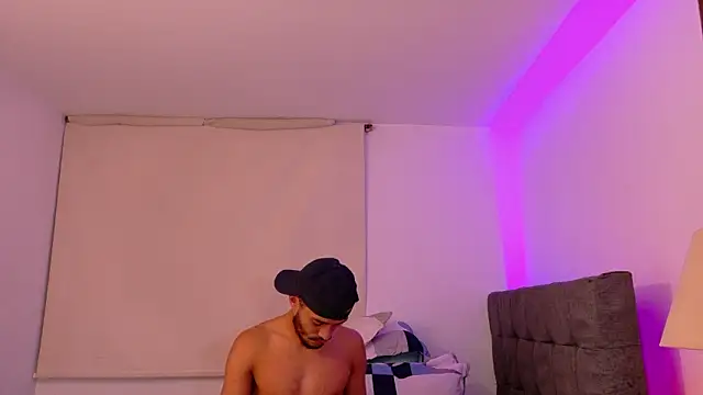 Snapshot of eross_chipre_ chatting on February 4, 3:45 am eross chipre online show from February 4, 3:45 am