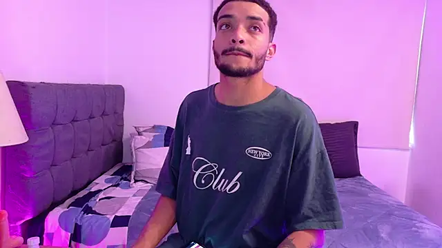 Snapshot of eross_chipre_ chatting on February 16, 10:28 pm eross chipre online show from February 16, 10:28 pm