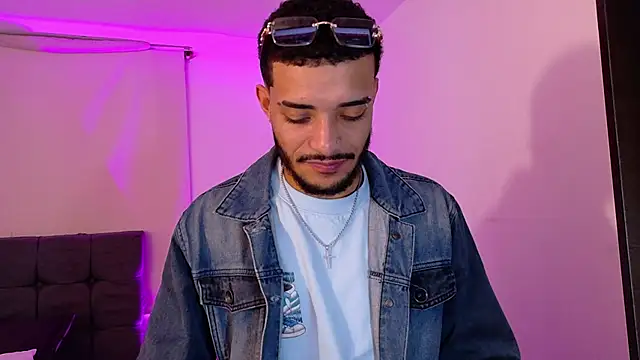 Snapshot of eross_chipre_ chatting on March 1, 2:35 am eross chipre online show from March 1, 2:35 am