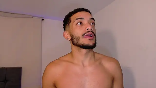 Snapshot of eross_chipre_ chatting on March 3, 3:01 am eross chipre online show from March 3, 3:01 am