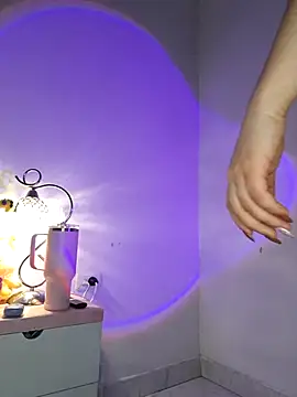 Snapshot of ammy_e chatting on October 10, 12:20 am ammy e online show from October 10, 12:20 am