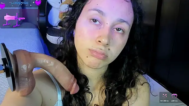 Snapshot of ammy_e chatting on February 10, 1:43 am ammy e online show from February 10, 1:43 am