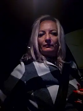 Snapshot of LadyTouch chatting on May 2, 11:43 pm LadyTouch online show from May 2, 11:43 pm