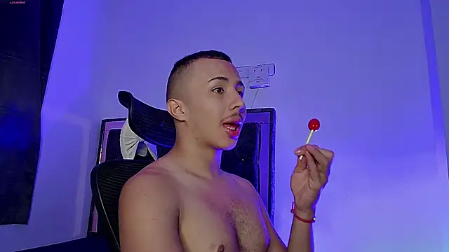 Snapshot of Donathoo1 chatting on February 19, 11:56 pm Donathoo1 online show from February 19, 11:56 pm