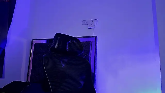 Snapshot of Donathoo1 chatting on February 22, 1:29 am Donathoo1 online show from February 22, 1:29 am