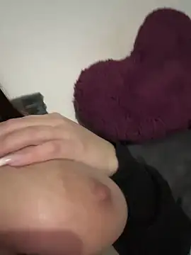 Snapshot of lola__med chatting on February 28, 9:33 pm lola med online show from February 28, 9:33 pm