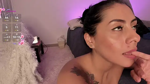  lucianapalmer online show from March 4, 6:50 pm