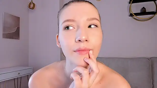 SunnivaCovil online show from February 26, 5:07 pm