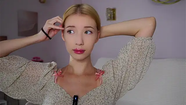 SunnivaCovil online show from November 23, 2:39 pm