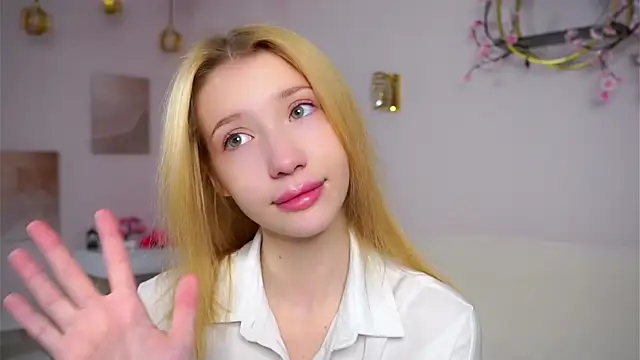 SunnivaCovil online show from February 28, 2:51 pm